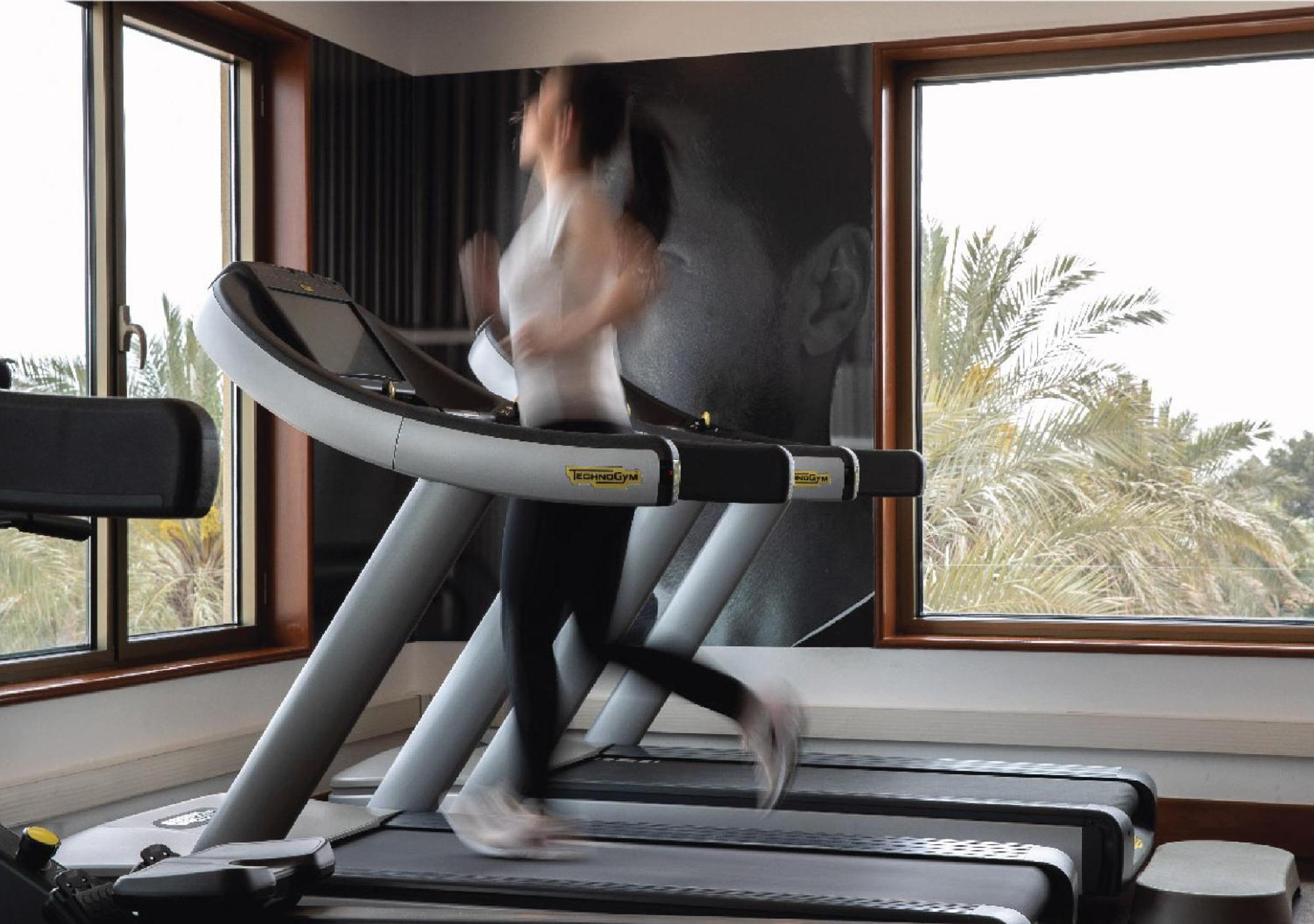 Jumeirah Messilah Beach Kuwait Kuwait City Exterior foto A treadmill in use
