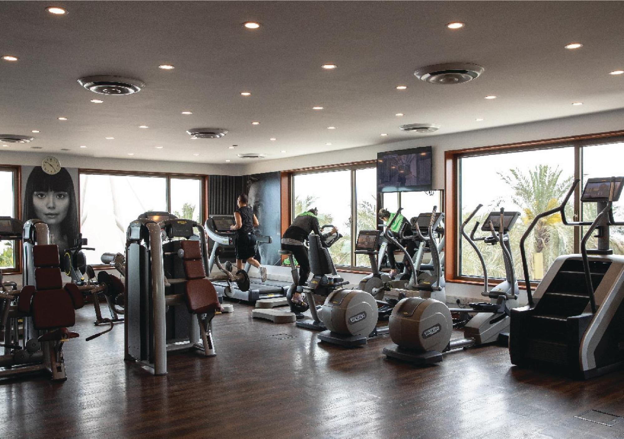 Jumeirah Messilah Beach Kuwait Kuwait City Exterior foto The gym at the hotel